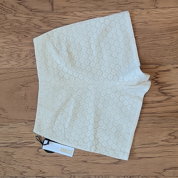 Amuse Society Eyelet Lace Shorts NWT - Picture 2 of 2